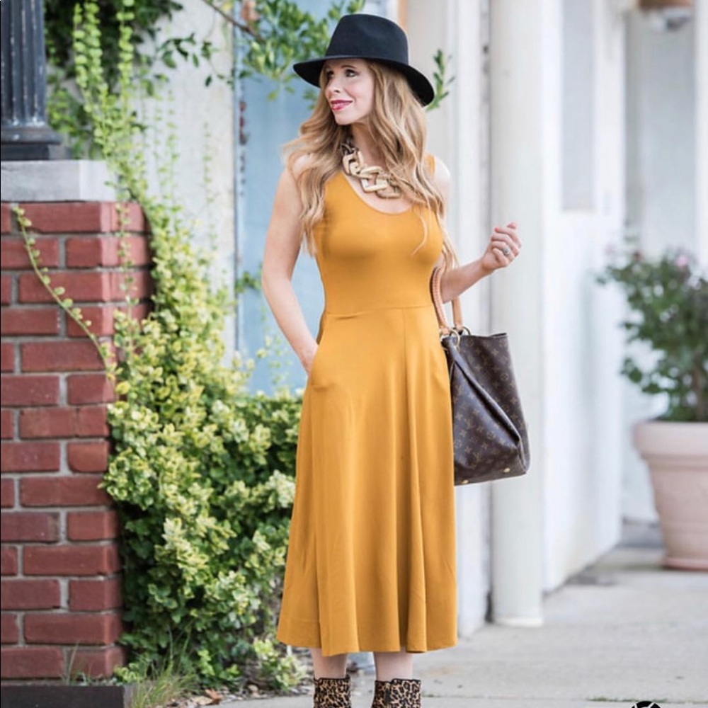 Size small Leith midi dress